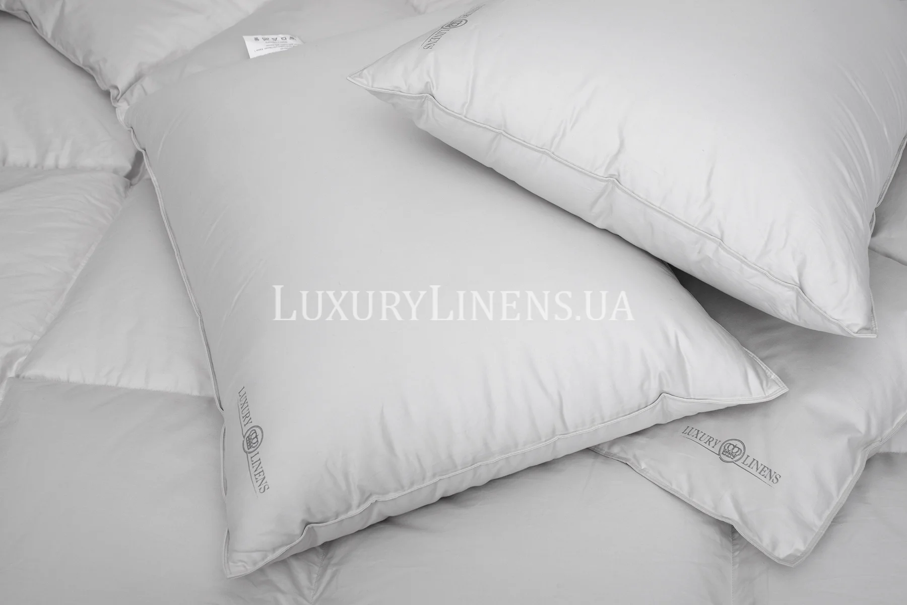 Подушка пухова Luxury Linens Silver 90%пух/10%перо