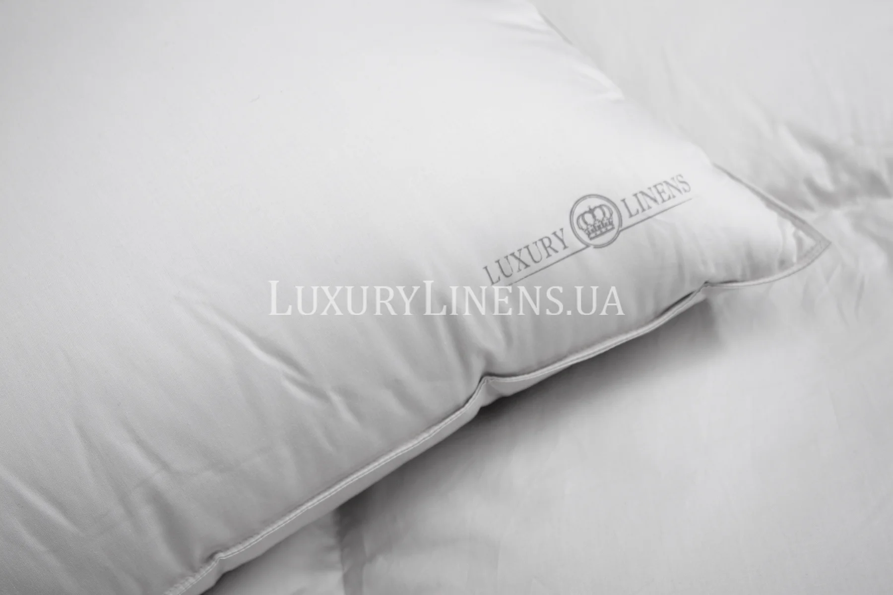 Подушка пухова Luxury Linens Silver 90%пух/10%перо