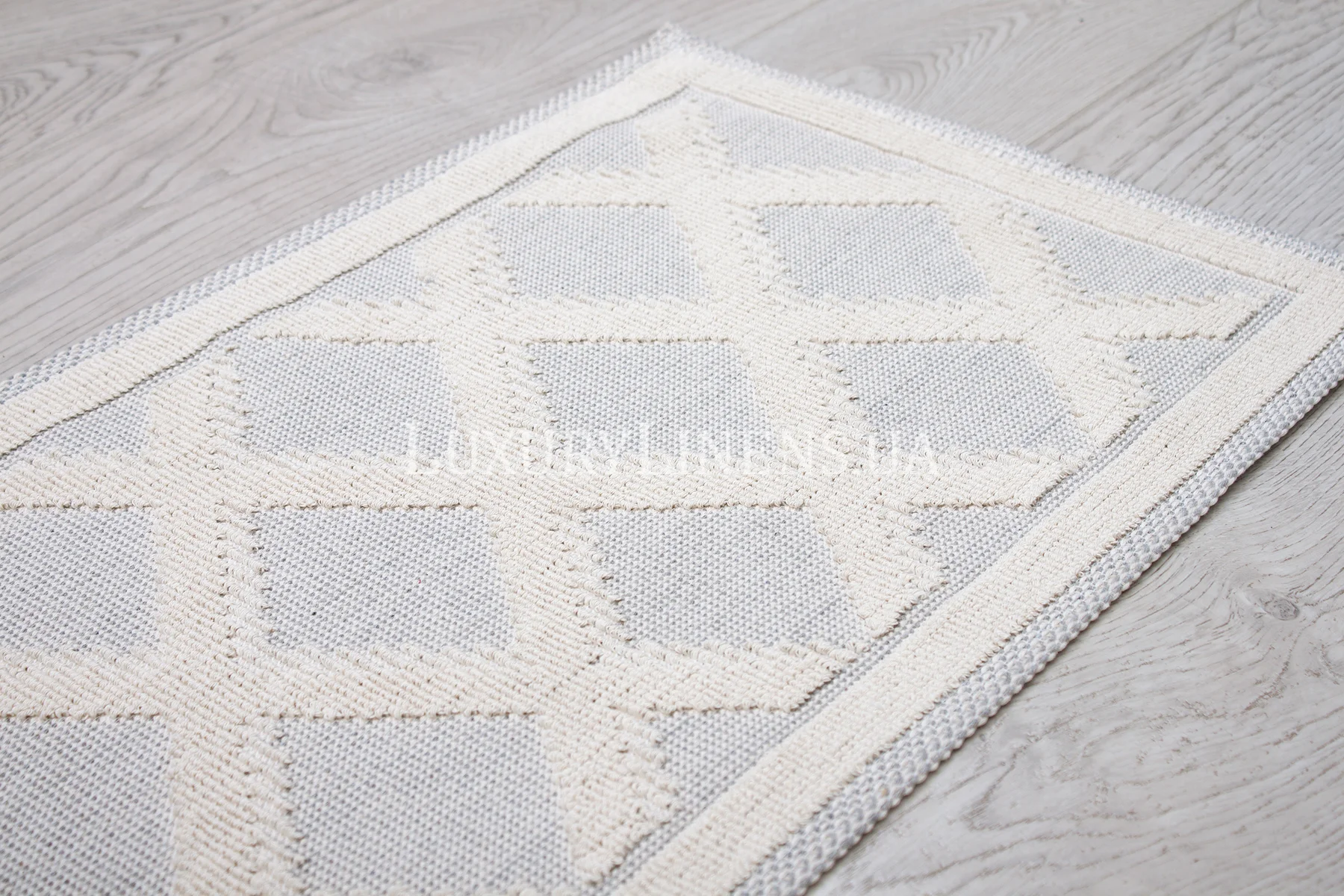 Килимок для ванної кімнати LUXURY LINENS Diamond