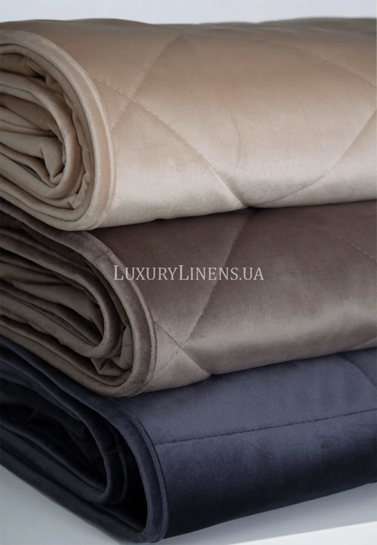 Стьобане покривало Luxury Linens Gray 240x260