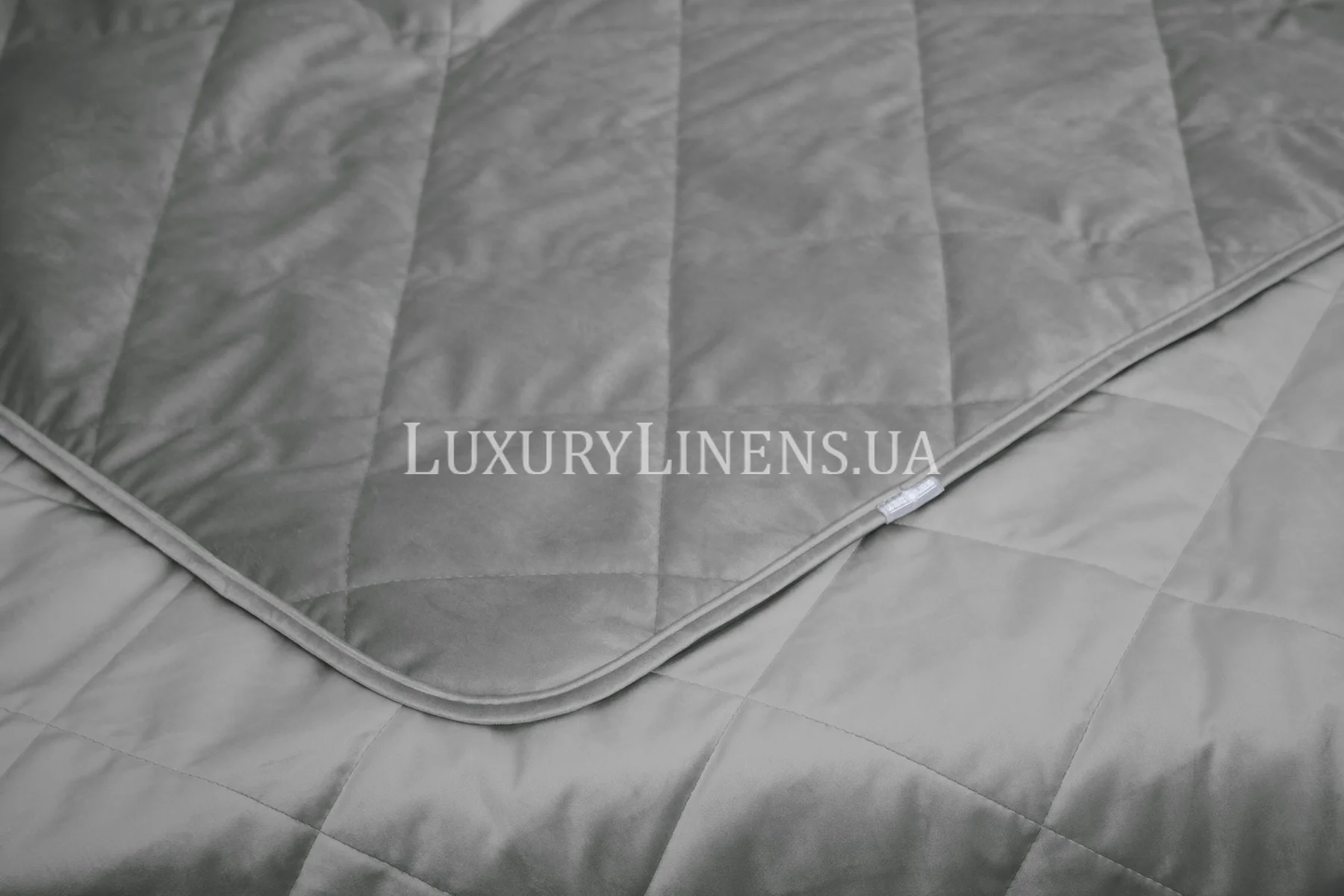 Стьобане покривало Luxury Linens Gray 240x260
