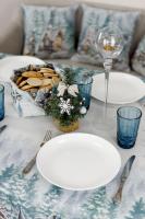 Новорічна гобеленова скатертина Казкові гноми