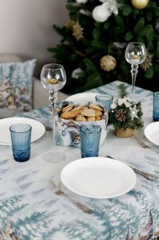 Новорічна гобеленова скатертина Казкові гноми