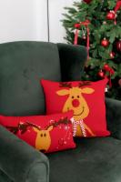 Новорічна в'язана подушка Олень з шарфом