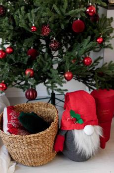 Декоративна іграшка гном-стоппер у ковпаку