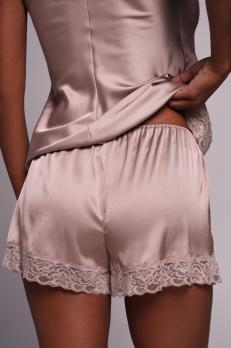 Комплект шовковий жіночий топ та шорти з мереживом, бежевий