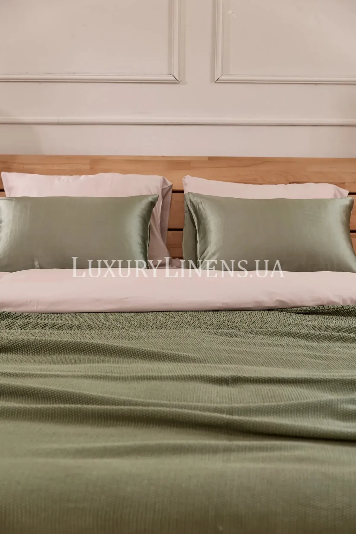 Наволочка шовкова HOME ME 50x70 фісташкового кольору шовк