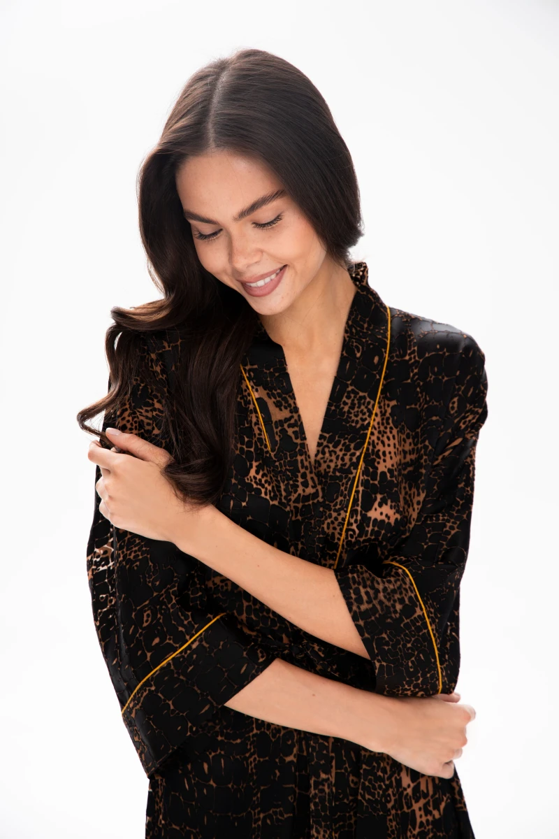 Жіночий халат з кантом