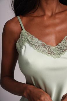 Набір шовковий жіночий топ і шорти з мереживом, зелений пастель