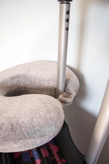 Подушка Andersen Vilena "з пам'яттю" для подорожей 30x28x8 см (CMP007)